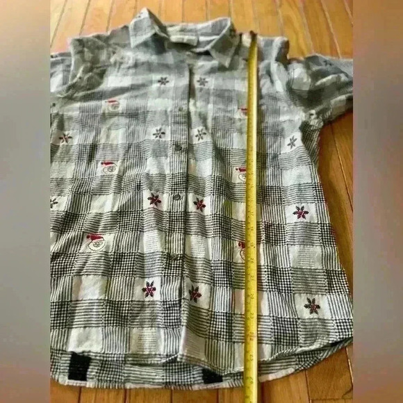 casey and max Button Shirt Blouse Women’s Large Plaid Sparkly Embroidered Santa - Picture 6 of 6